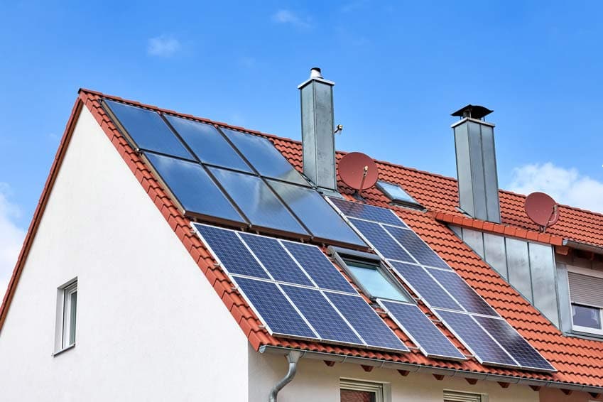 Solarpanels auf Dach: Elektrosmog durch Photovoltaik