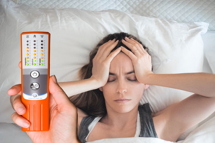 Das Messgerät Cemprotec34 und eine Frau, die im Bett liegt.